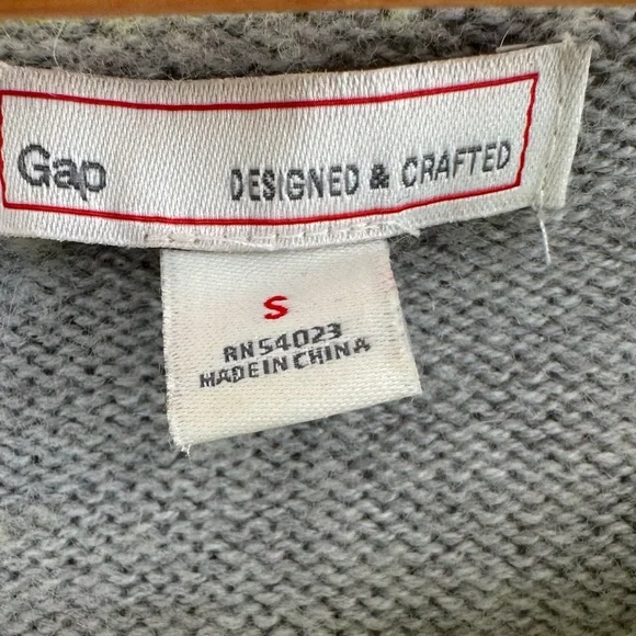 GAP Designed & Crafted Womens Sweater Gray Knit Pullover Knit Soft Saze S - Picture 6 of 6